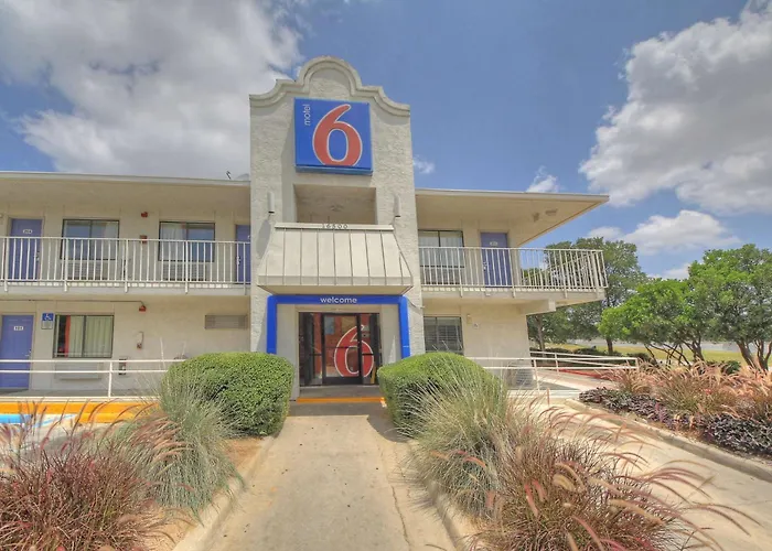 Motel 6 San Antonio, Tx Six Flags Fiesta Tx - La Cantera Area